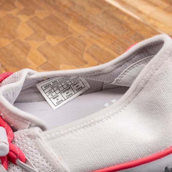 UGG Cambrian Sneaker Size: 6 US Color: Light Grey/Pink Style: 1115154K - Picture 5 of 7